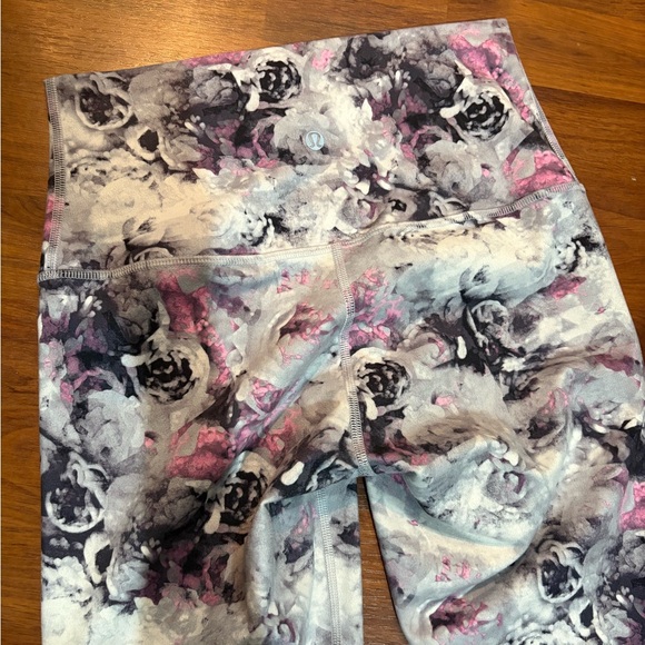 Lululemon Floral Leggings. 4. No size tag. Great condition! - Picture 8 of 10
